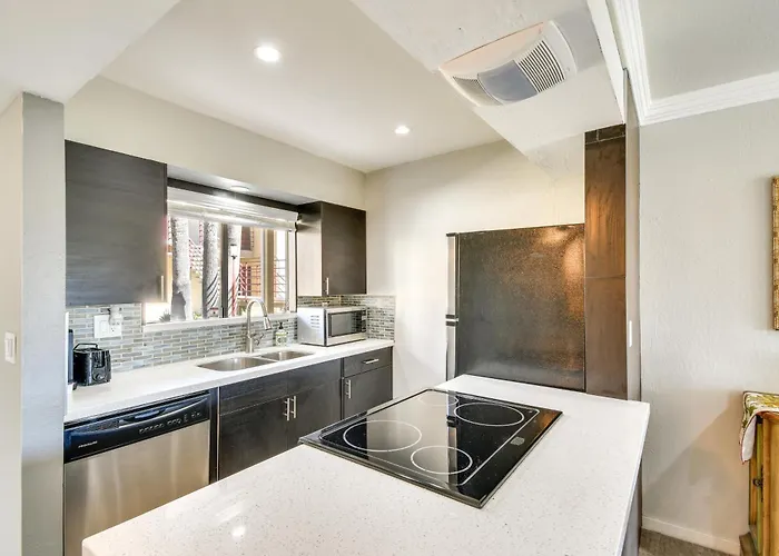Walk To Fashion Square: W/ Pool Access! * Scottsdale