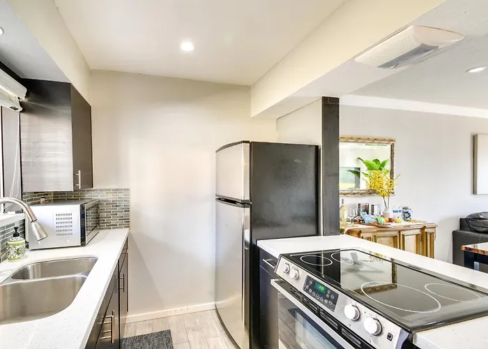 Walk To Fashion Square: W/ Pool Access!