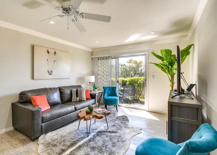 Walk To Fashion Square: W/ Pool Access!